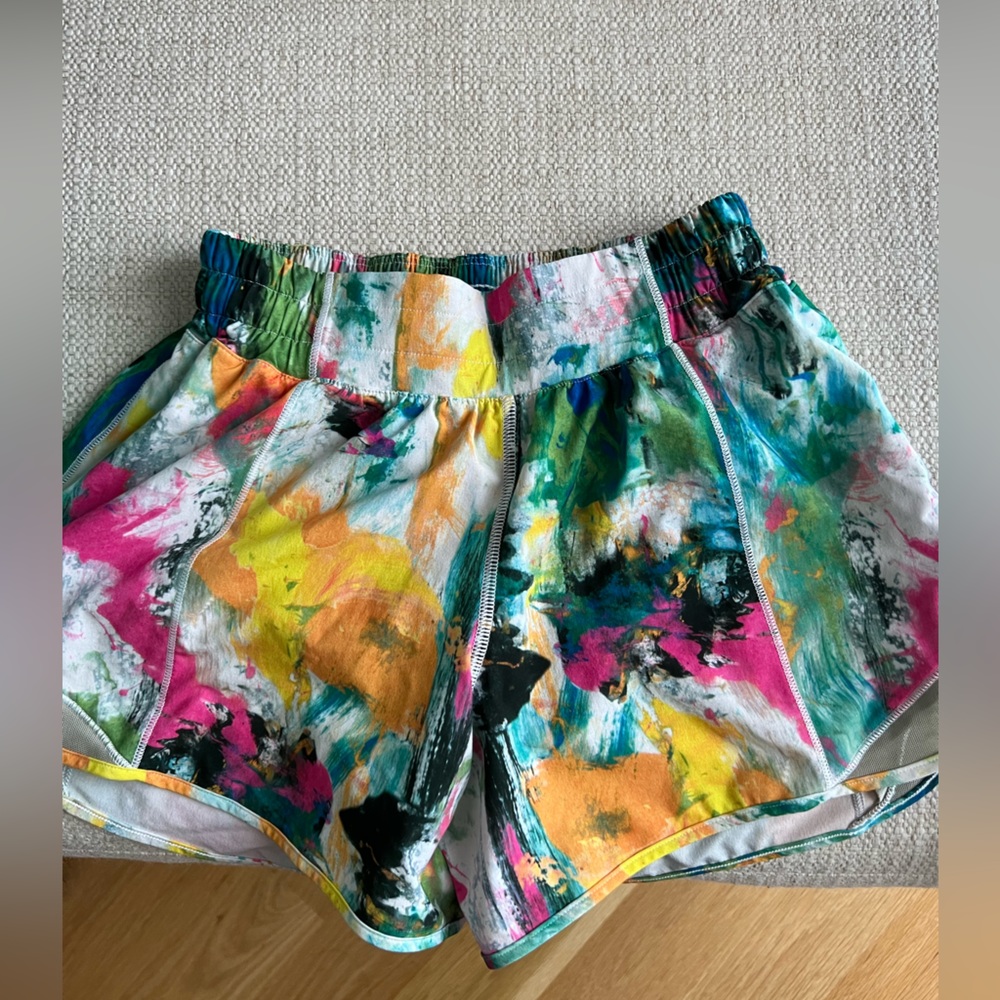 HOTTY HOT LOW-RISE LINED SHORT 4" (NO LIMITS WHITE MULTI)